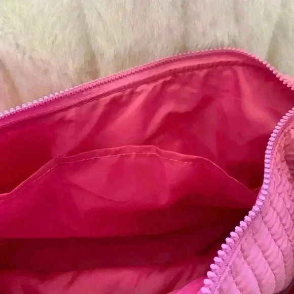 Shiraleahs Ezra Large crossbody in pink strap is green light & dark pink - Picture 3 of 6